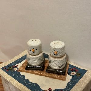 S’mores snowman salt and pepper shakers